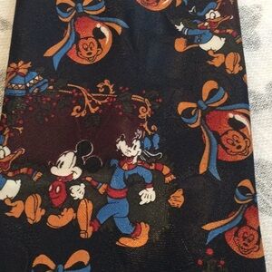 Disney Mickey Unlimited holiday Christmas necktie. Polyester.